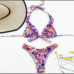 Bundle 5/$10 item!! Going out of business sale!! NWT floral bikini